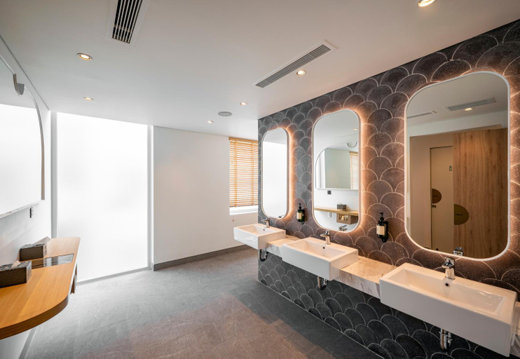Bathroom 12