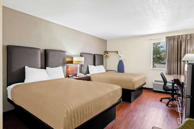 Bedroom 3, Econo Lodge Emporia, Lyon
