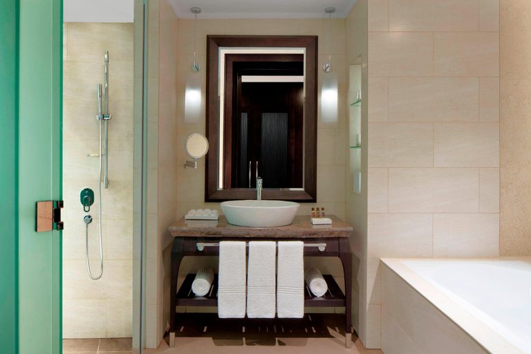 Bathroom 5, Sheraton Sharjah Beach Resort & Spa, Sharjah City