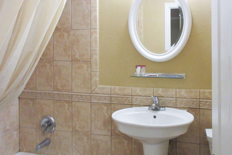 Bathroom 3, Econo Lodge Blythe, Riverside