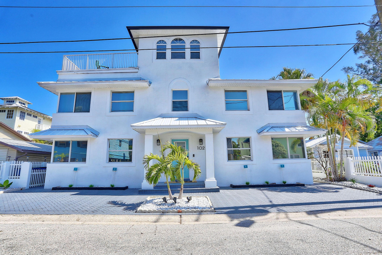 Others 4, Beach Livin 3 - 3 Bedroom Upstairs, Pinellas