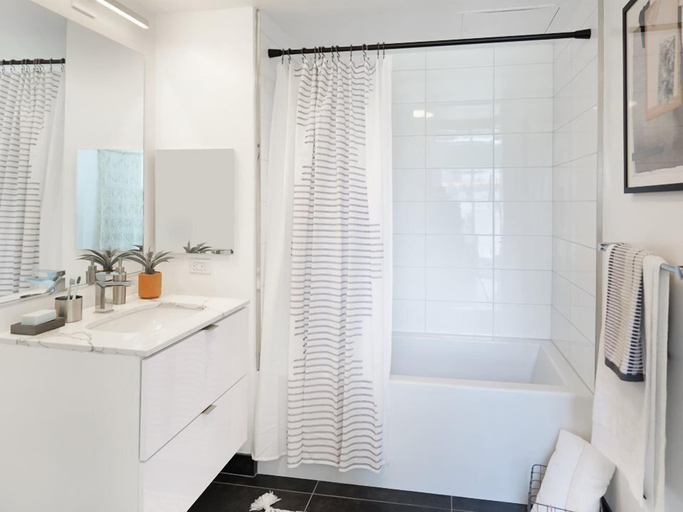Bathroom, Hu-Hua Business Hotel, Shanghai