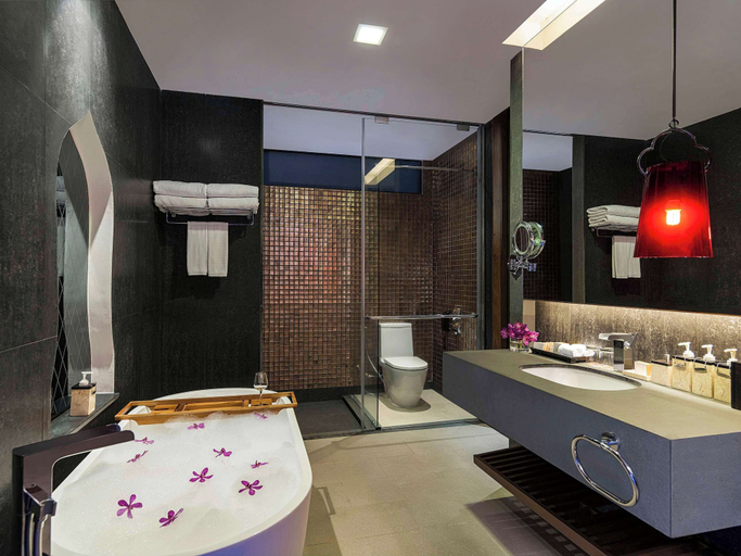 Bathroom 10
