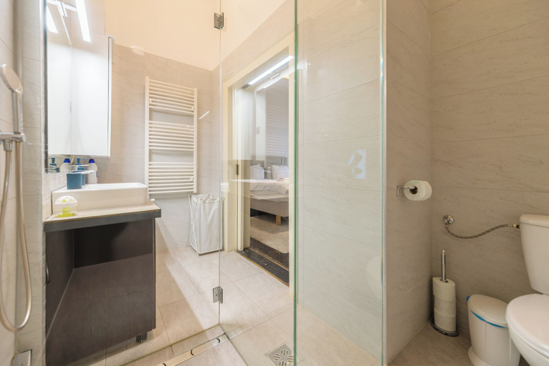 Bathroom 4, Venus Apartments - Opera III, Budapesti