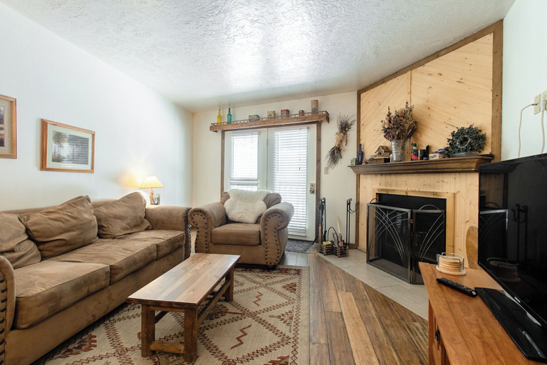 Others 5, Southview Lodge, Iron