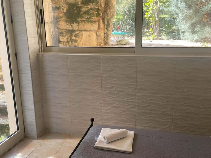 Bathroom 4, Cassiopeia 5 BR Villa on beach with pool, Crete