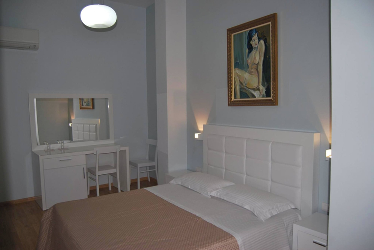 Bedroom 3, White City  Hotel & Restaurant, Beratit