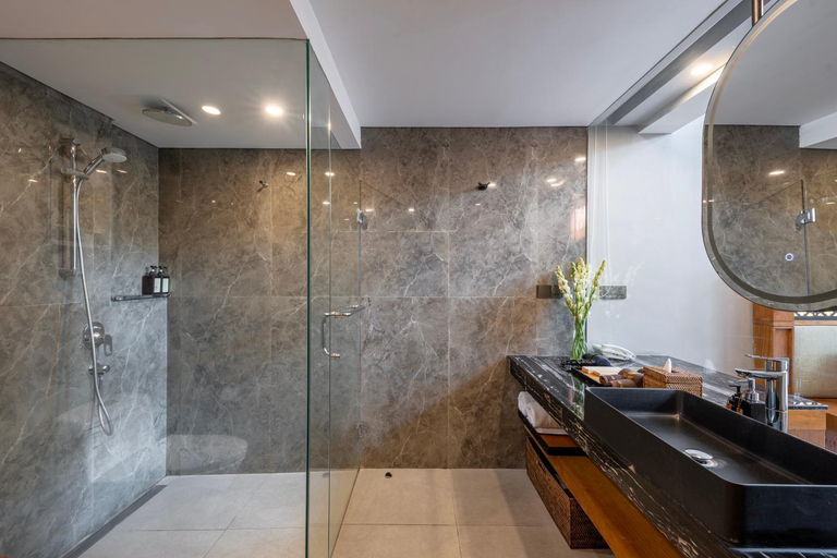 Bathroom 14