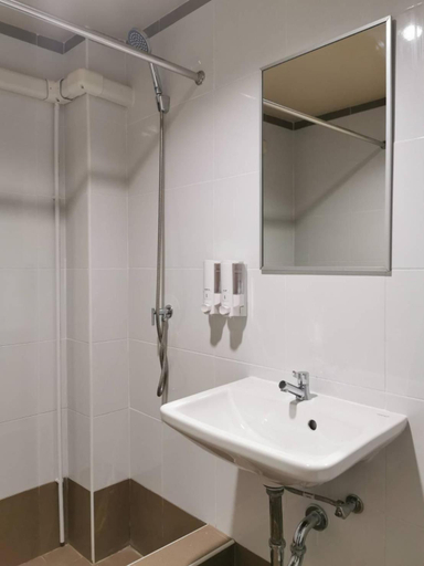 Bathroom 4, The Sea Bangsaen Hotel, Muang Chon Buri
