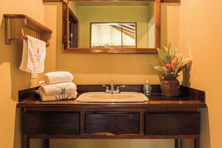 Bathroom 4, Kunken Lodge, Osa