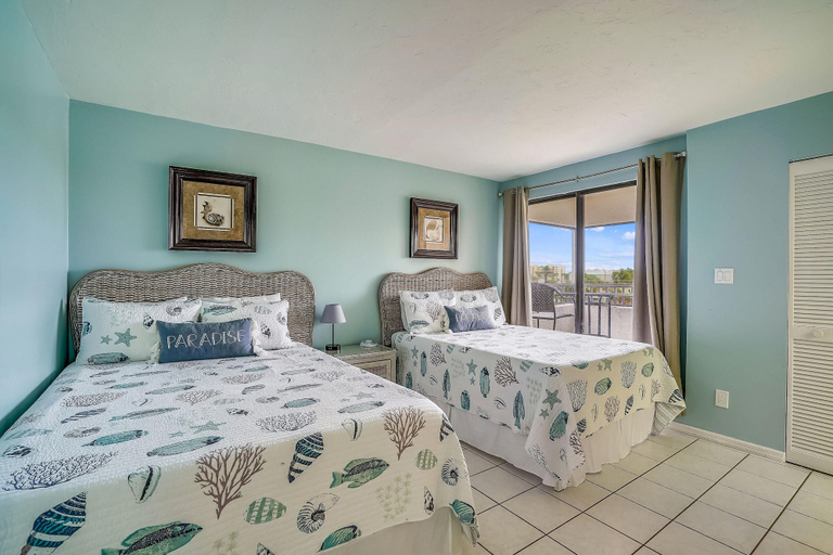 Bedroom 4, Arie Dam 304, Pinellas
