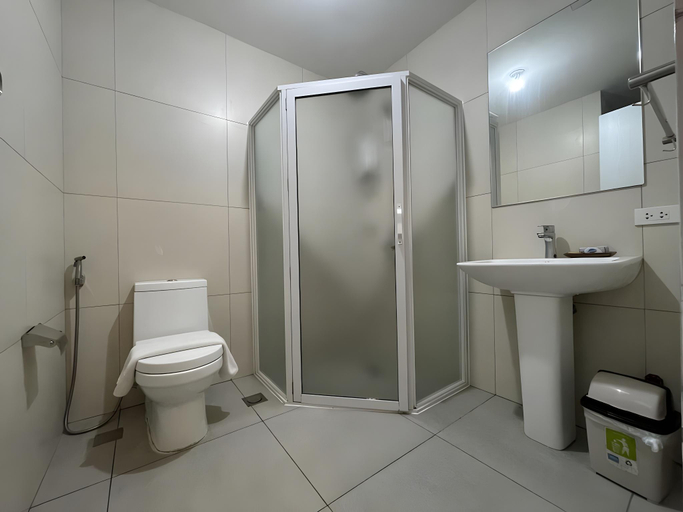 Bathroom 5, Cedar Peak Condominium, Baguio City
