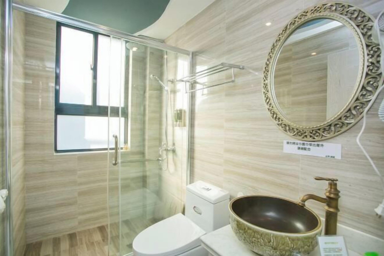 Bathroom, Fallen Bay, Zhoushan