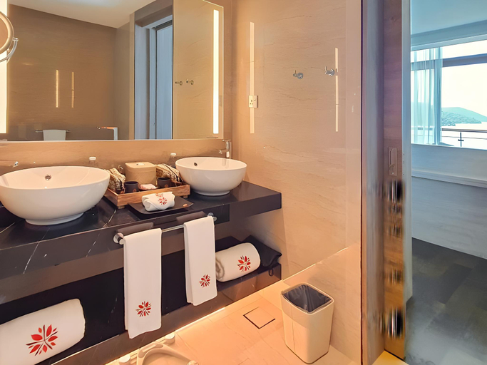 Bathroom 14