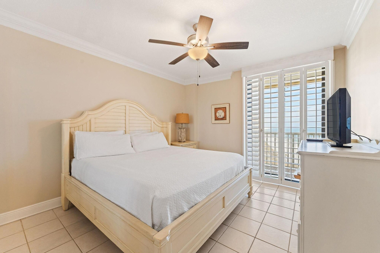 Bedroom 2, Summer House 1501b, Baldwin