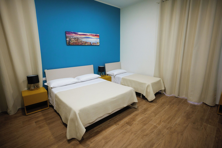 Bedroom 4, Terminal 1 Guest House, Napoli