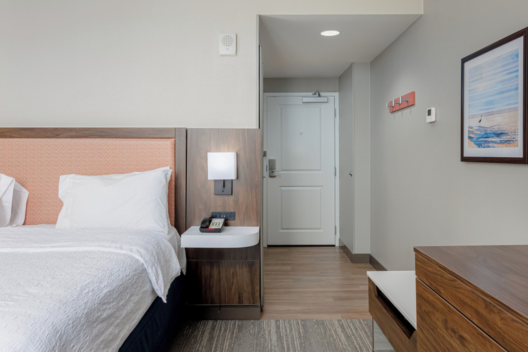Bedroom 3, Hampton Inn & Suites Orange Beach/Gulf Front, Baldwin