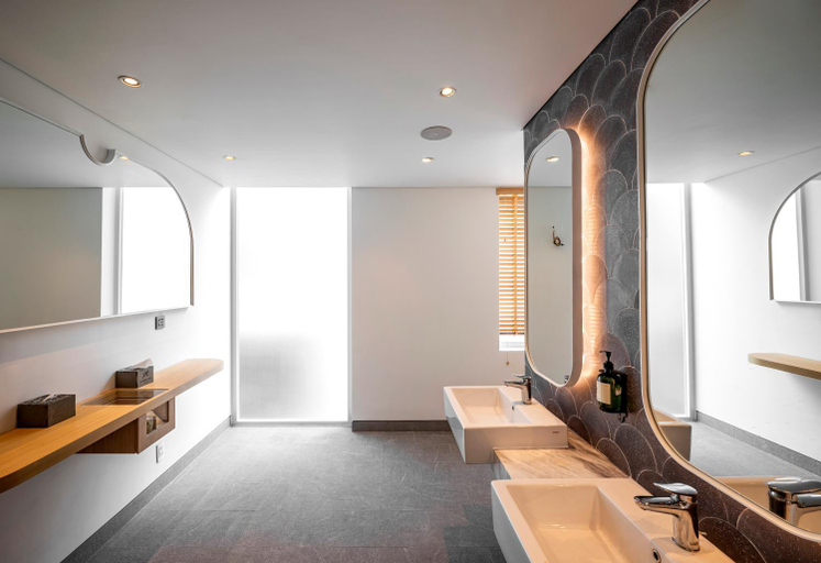 Bathroom 9