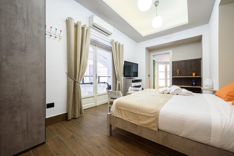 Bedroom 3, Piazza Nicola Amore 14, Napoli