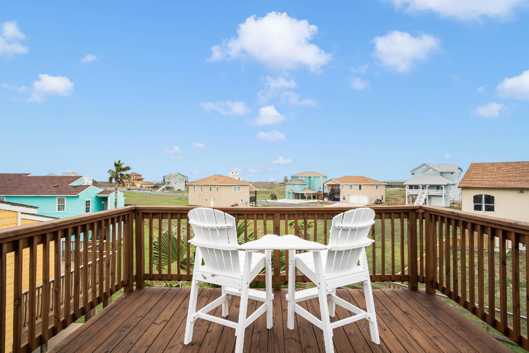 Others 4, Sea Breeze Escape, Nueces