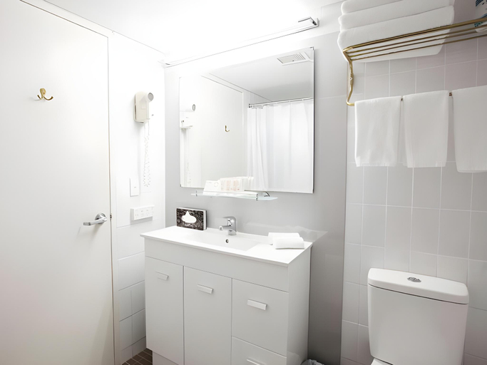 Bathroom 12