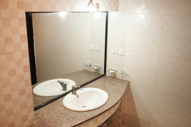 Bathroom 3, Diamond Lodge, Karachi