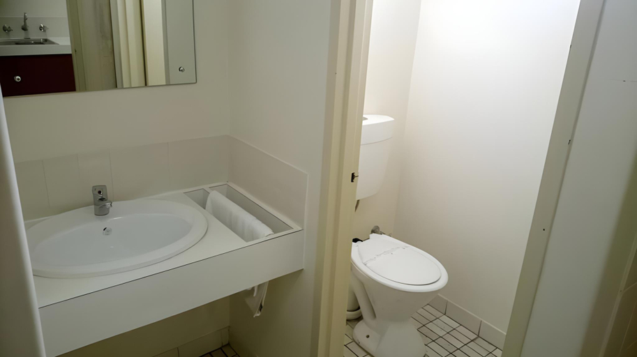 Bathroom 15
