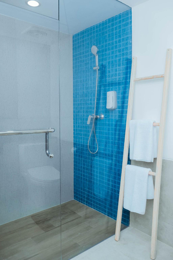 Bathroom 23