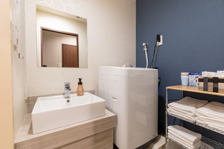 Bathroom 4, Ocean Niponichi, Osaka