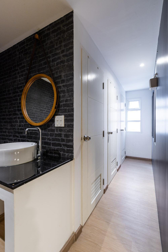 Bathroom 10