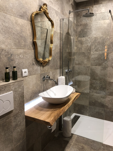 Bathroom 3, ZONE BLEUE, Allier