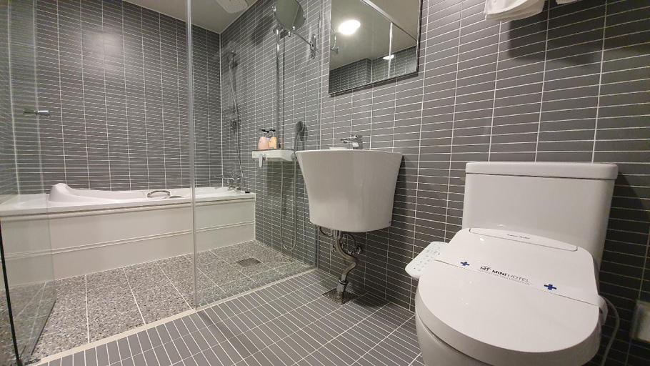 Bathroom 3, 141 Mini Hotel, Gyeongju