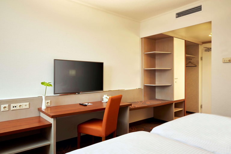Bedroom 2, H+ Hotel Leipzig - Halle, Saalekreis