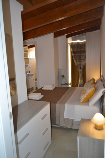 Bedroom 3, ATTICA B&B, Bari