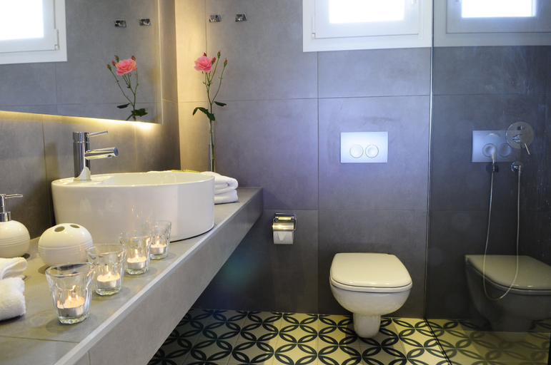 Bathroom 5, Fillis House, Central Macedonia