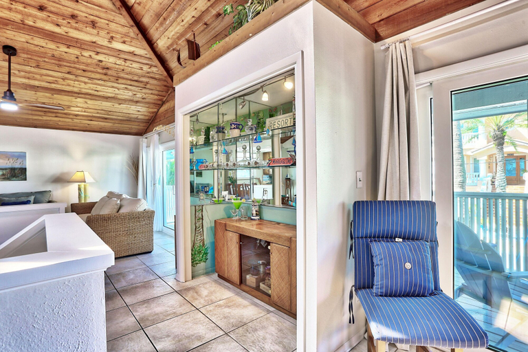 Others 1, Valdes Cottage, Pinellas