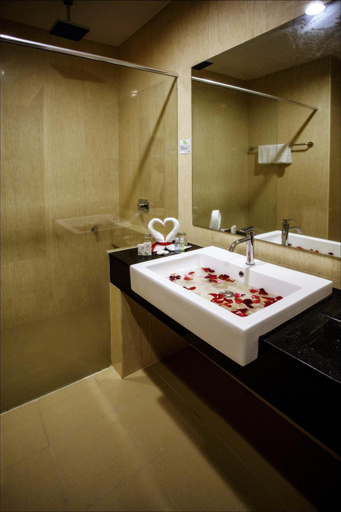 Bathroom 5, Cathayana Hotel Kuantan, Kuantan