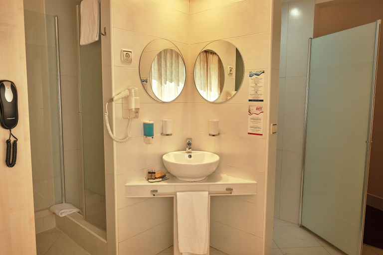 Bathroom 4, Hello Hotels Bucharest, Municipiul Bucuresti