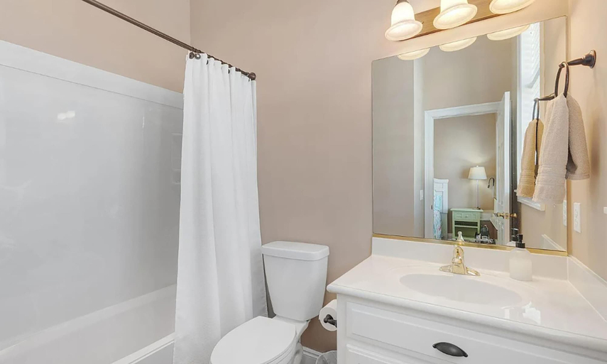 Bathroom 3, Turquoise Tail, Bay