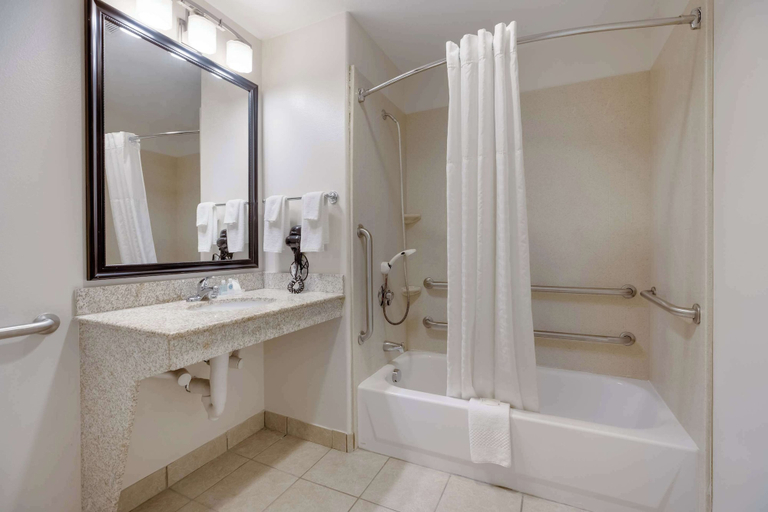 Bathroom 4, Suburban Studios Berwick - Morgan City, Saint Mary