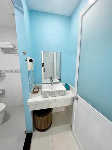 Bathroom 5, Valentine Luxury hotel - 31 Bui Vien Street, District 1