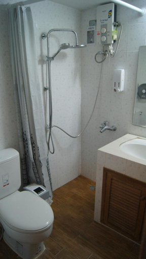 Bathroom 3, Augusta - Hostel, Wattana