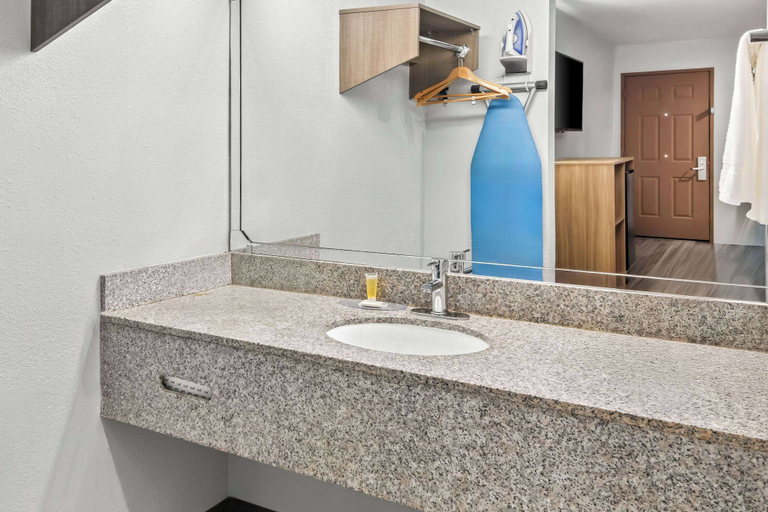 Bathroom 4, Super 8 by Wyndham Grand Prairie Southwest, Tarrant