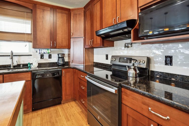 Private kitchen 2, Gulfport Getaway, Pinellas