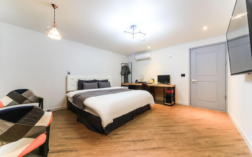 Bedroom 13