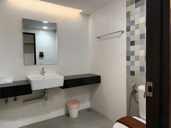 Bathroom 11