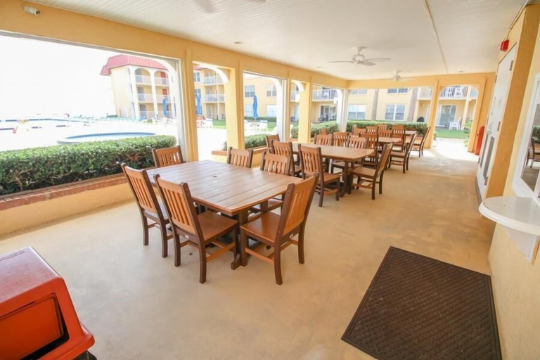 Food & Drinks 5, Point East 213, Volusia