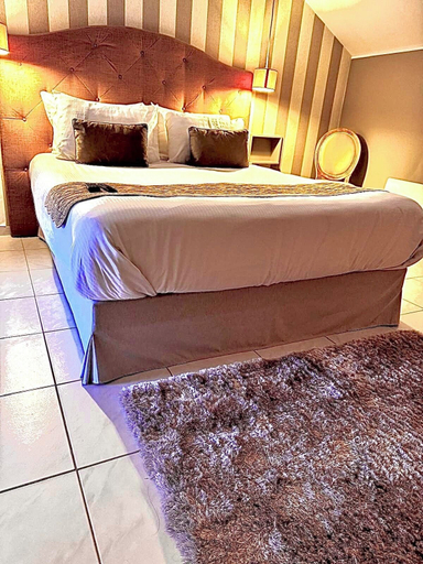 Bedroom, La biche au bois, Lot