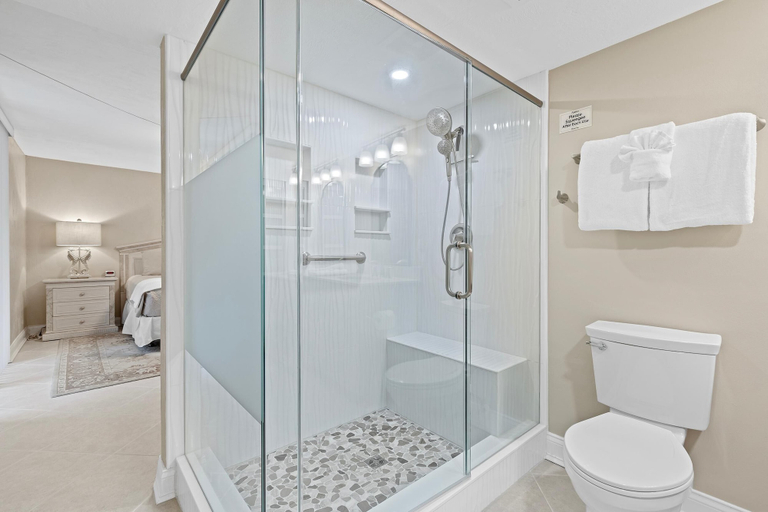 Bathroom 5, Sunrise 109, Volusia