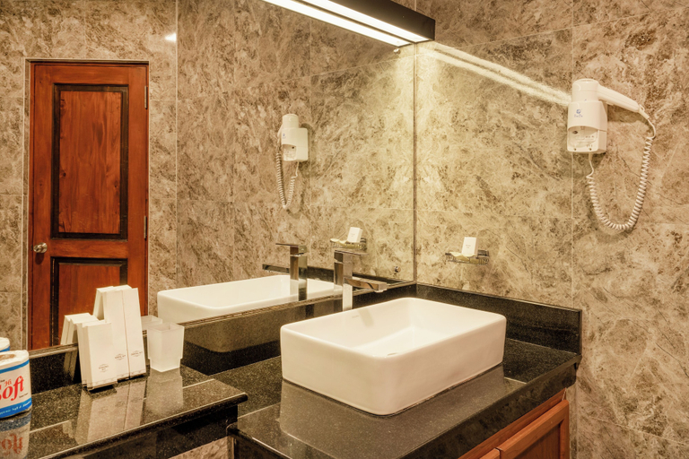 Bathroom 5, Kandyan Reach Hotel, Kurunegala